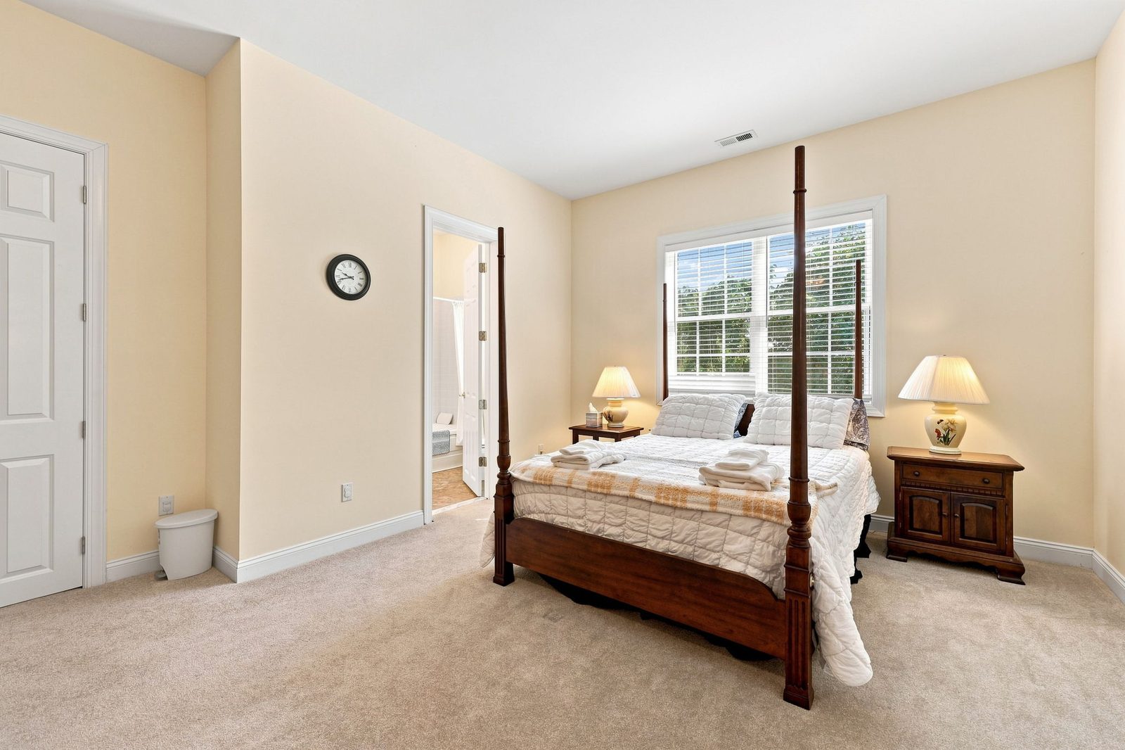 Guest bedroom