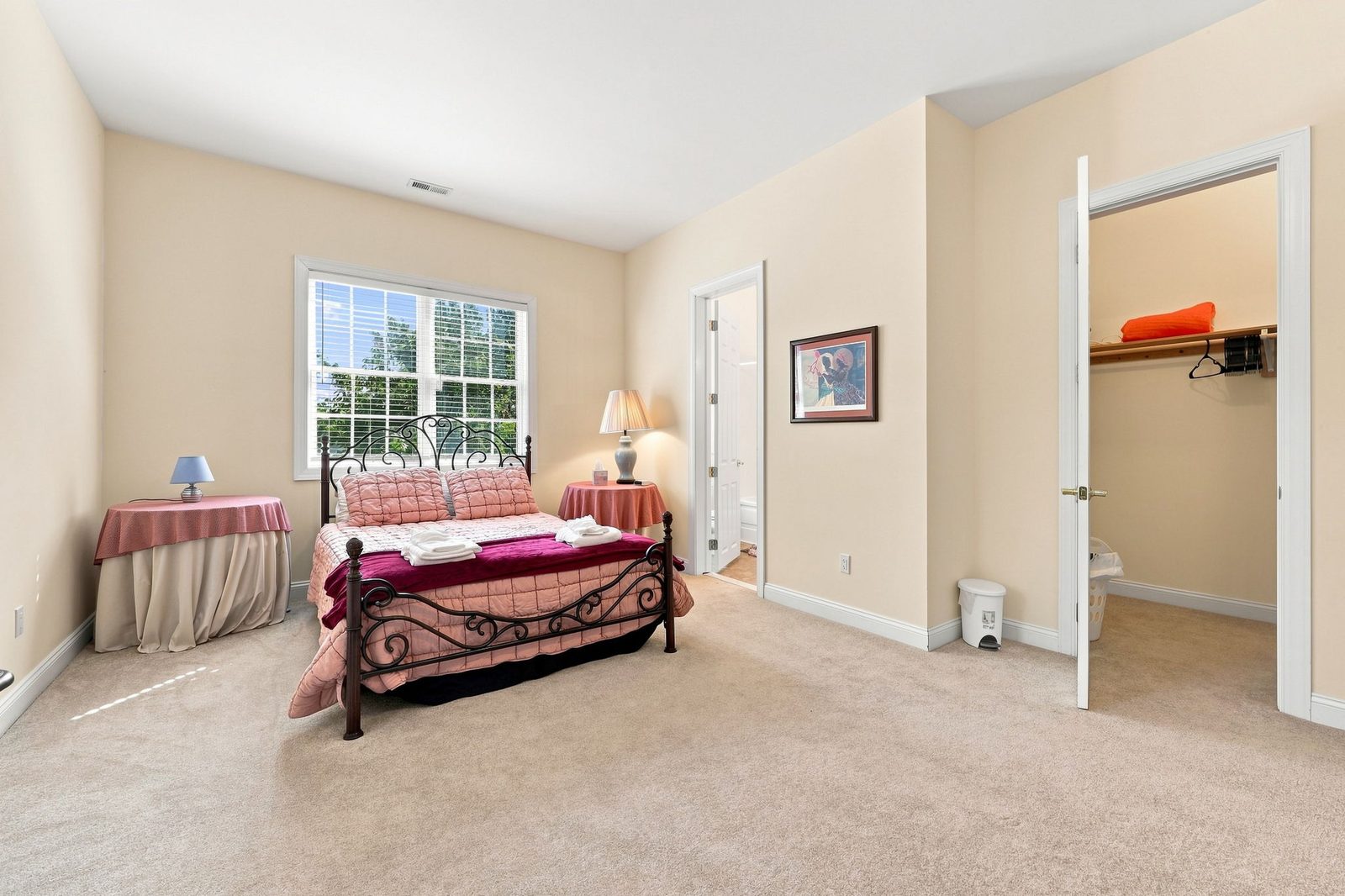 Guest bedroom