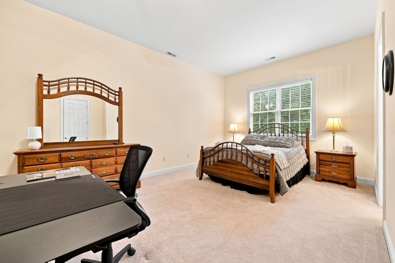 Guest bedroom