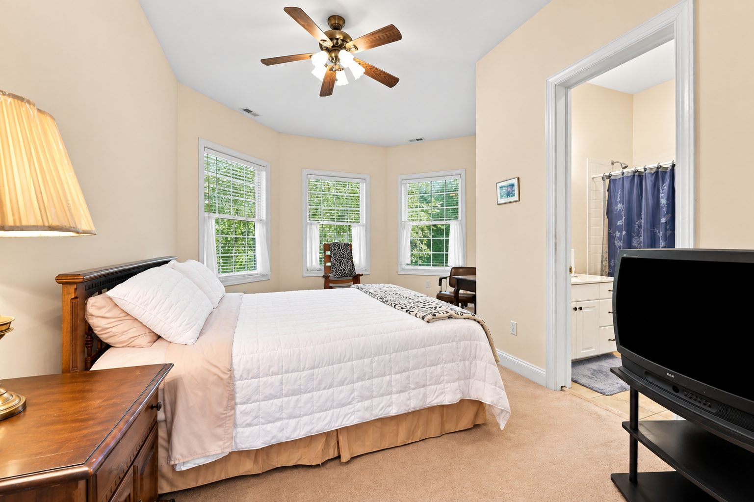 Guest bedroom