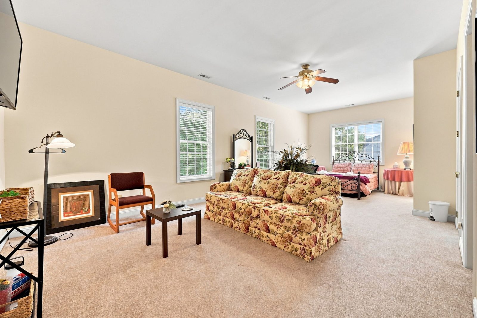 Guest suite with sitting area